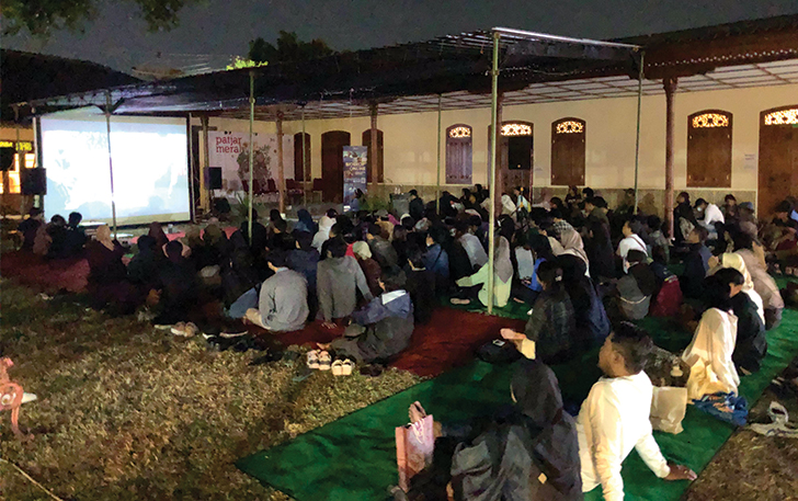 Nonton bareng film Pesantren di Ndalem Djojokoesoeman, Kota Solo, Jumat (7/7/2023).  (DOK. BIOSKOP ONLINE)