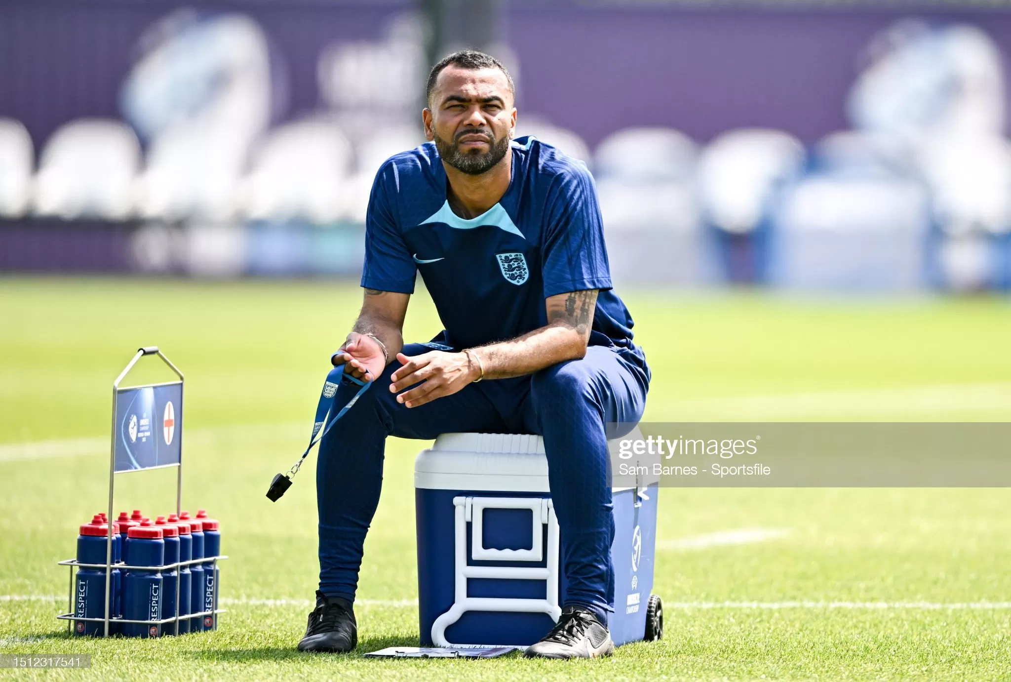 Ashley Cole mendapat kartu merah dalam final Euro U-21 di Adjarabet Arena, Batumi, kemarin. (Sam Barnes /UEFA)