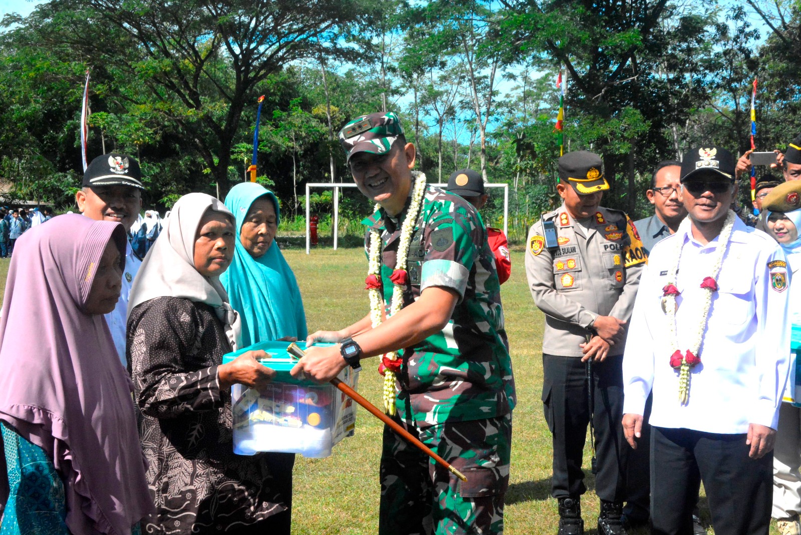 Bupati M. Said Hidayat dan Dandim 0724 Letkol Inf Wiweko Wulang Widodo membuka program TMMD di Sukorejo, Musuk, Boyolali, Rabu (12/7/2023).