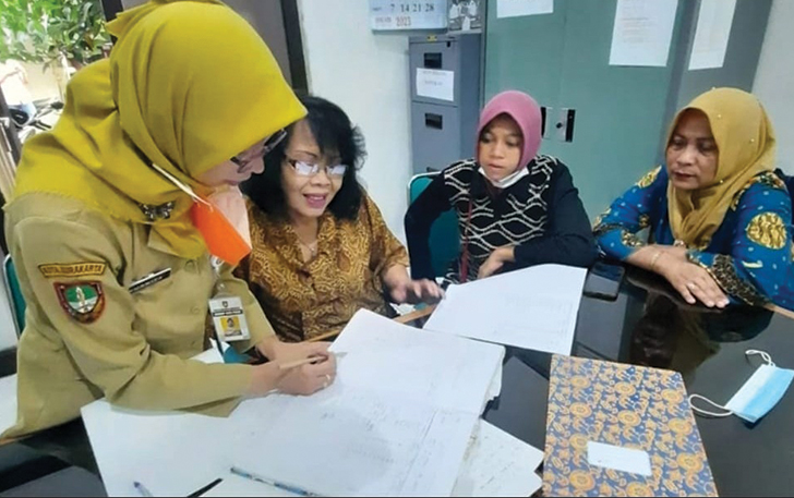 PENDAMPINGAN: Monitoring dan evaluasi Dinas Koperasi UKM dan Perindustrian Kota Surakarta menjaga koperasi tetap eksis. (DOK.PEMKOT SURAKARTA)