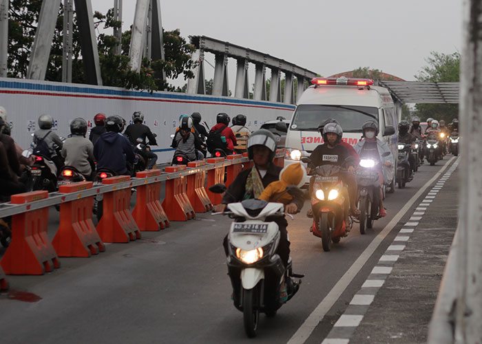 Jembatan Jurug C akan ditutup pada Jumat (14/5) malam hingga Sabtu (15/7) pagi terkait pemasangan bentang Jembatan Jurug B.&nbsp;