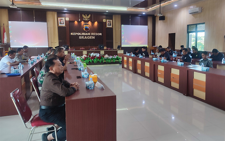 KOORDINASI: Polres Sragen bersama  Forkompimda Kabupaten Sragen mengumpulkan pengurus sejumlah perguruan silat di mapolres, kemarin. Mereka diimbau menjaga anggotanya agar tidak berulah.