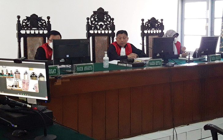 Suasana sidang online kasus pemalsuan merek Garam Ndangdut di Pengadilan Negeri Kota Surakarta. Sidang kasus ini digelar secara online.