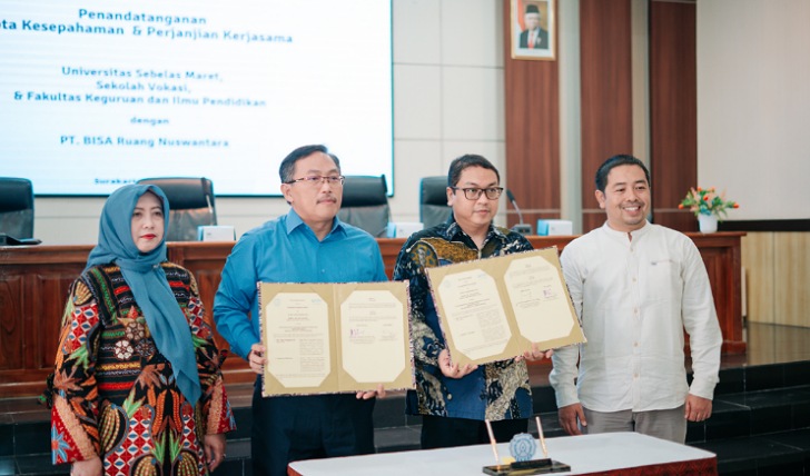 Penandatanganan kerja sama BIRU dengan Sekolah Vokasi UNS dan FKIP UNS di Aula Sekolah Vokasi UNS, Jumat (14/7/2023). (DOK.PT BIRU)