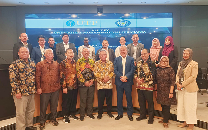 JALIN KERJA SAMA: Delegasi pimpinan Universitas Muhammadiyah Surakarta (UMS) saat berkunjung ke University Technology Petronas (UTP) Malaysia.