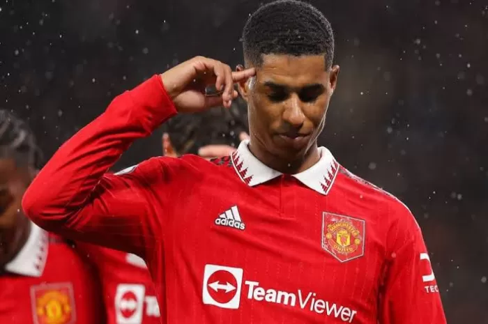 Marcus Rashford perpanjang kontraknya dengan Manchester United walau sempat diincar Paris Saint-Germain.