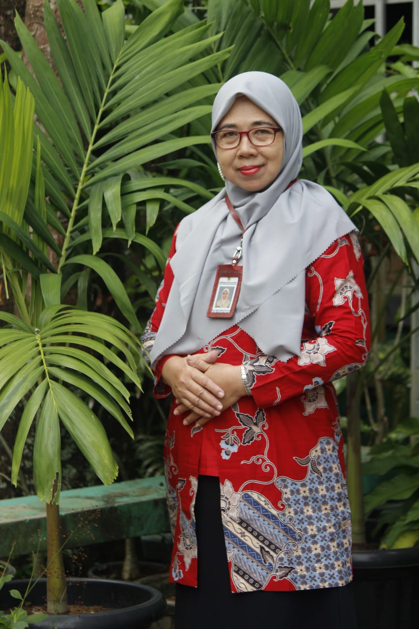 Kepala SMP Negeri 2 Wonogiri Dra. Utami Padri Astuti, M.Pd