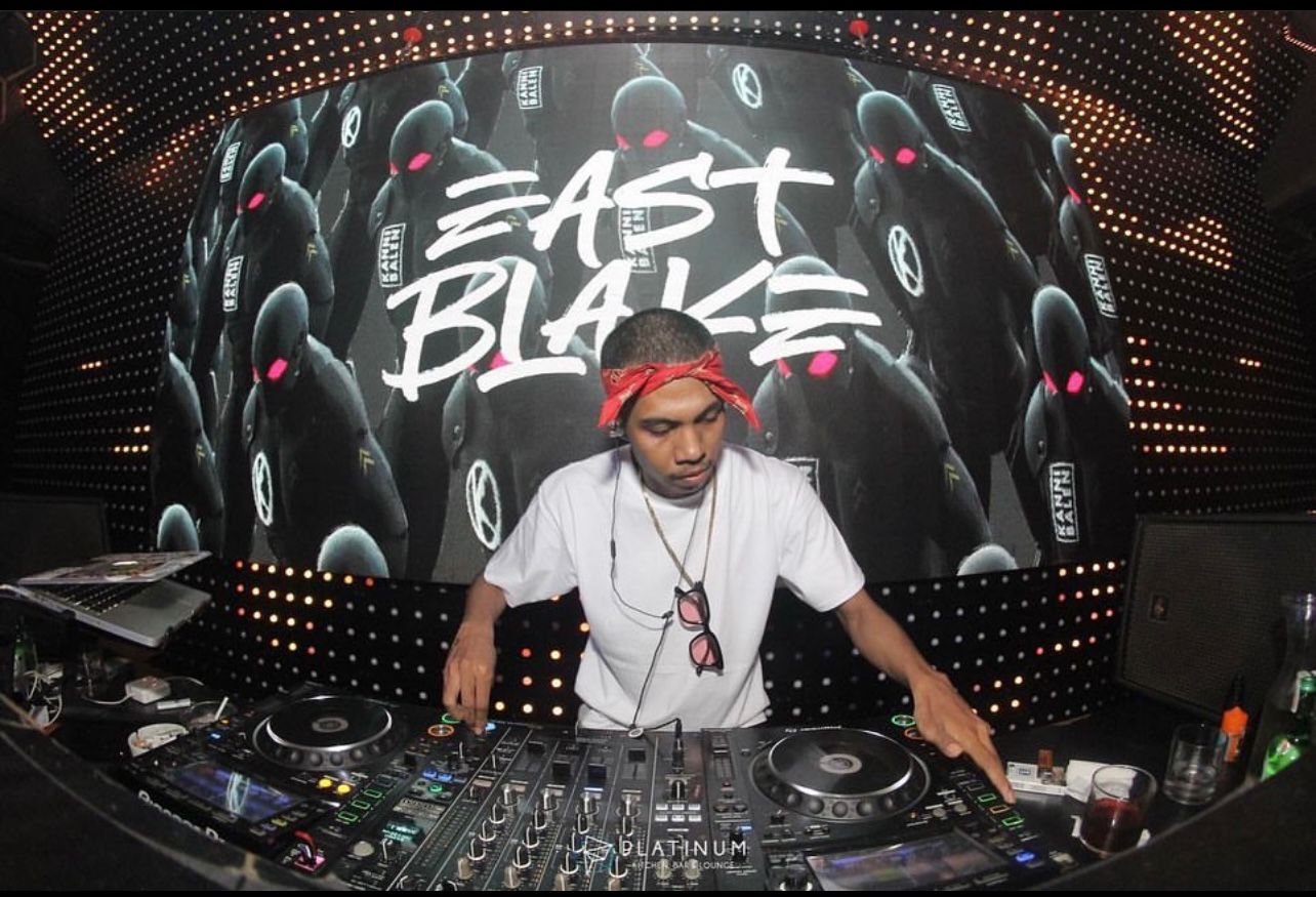 Musro The Sunan Hotel bakal menyuguhkan Sparkling Wednesday Party dengan menghadirkan EAST BLAKE.