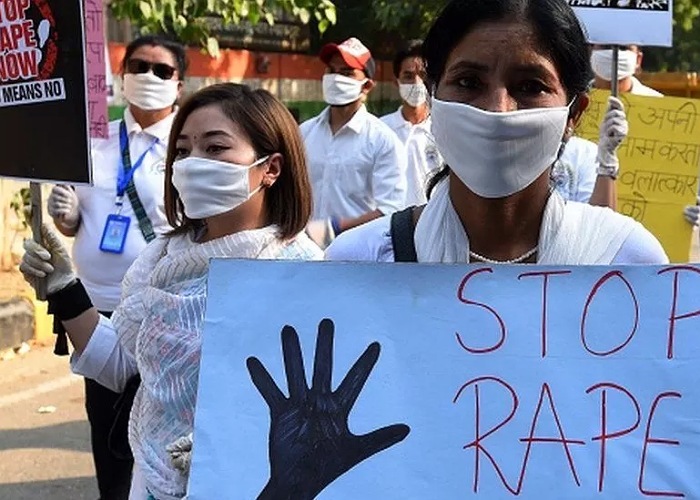 Warga India melakukan unjuk rasa memprotes banyaknya kasus perkosaan di negara tersebut.