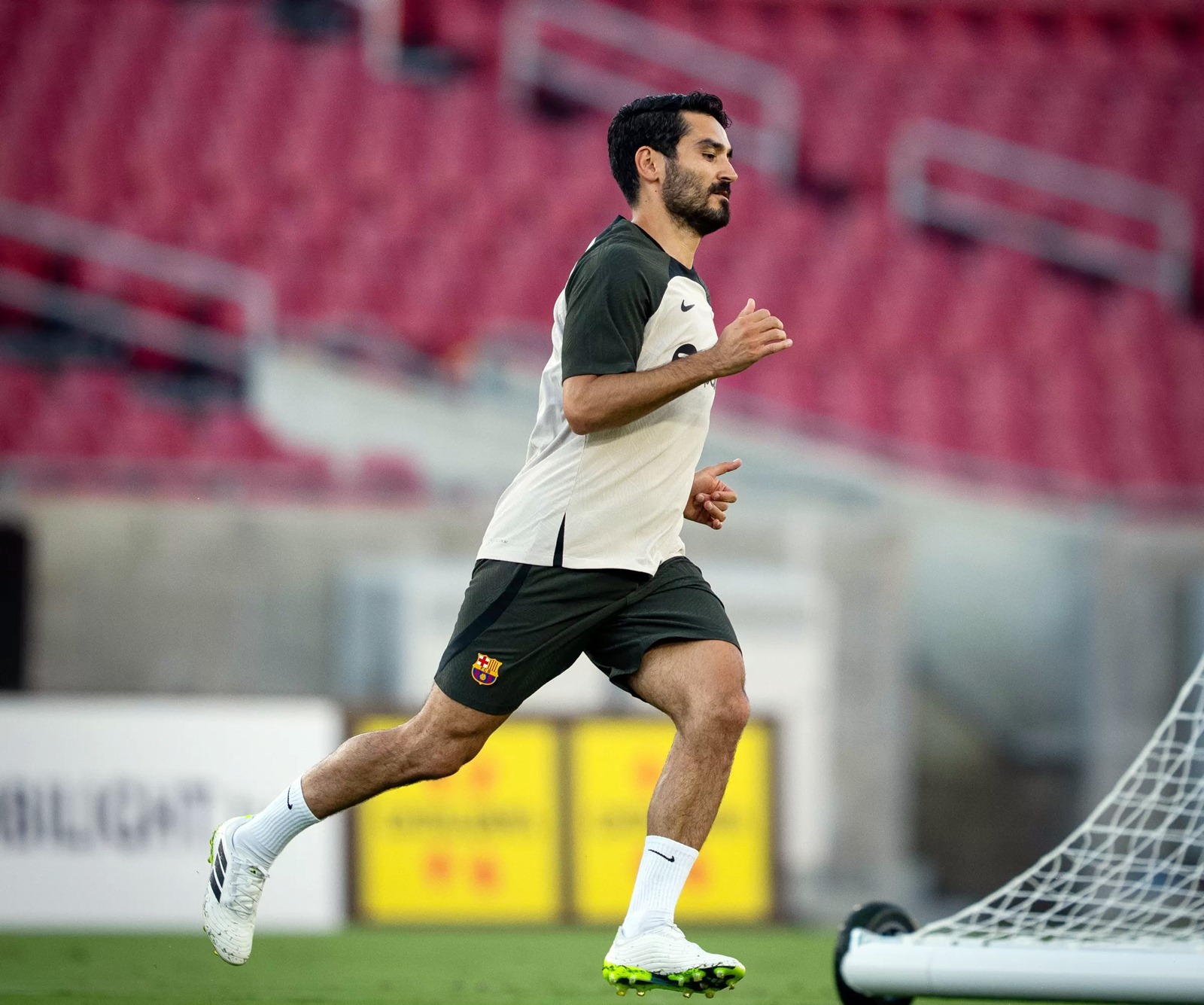 Gelandang baru FC Barcelona Ilkay Gundogan urung menghadapi Juventus dalam laga pramusim di Levi