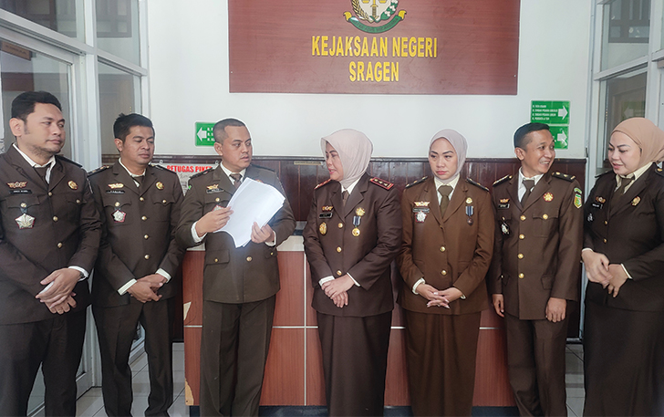 USUT TUNTAS: Jajaran Kejari Sragen memaparkan sejumlah kasus yang tengah ditangani.