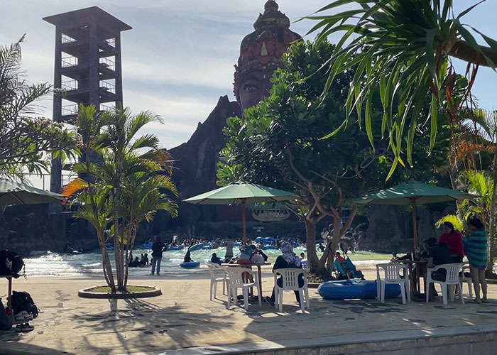 Pandawa Water World Solo Baru tetap beroperasi seperti biasa, Kamis (27/7).