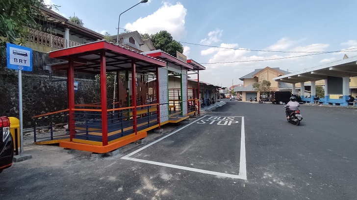Halte Trans Jateng yang didirikan di kawasan Terminal Angkot Wonogiri, Senin (31/7/2023).