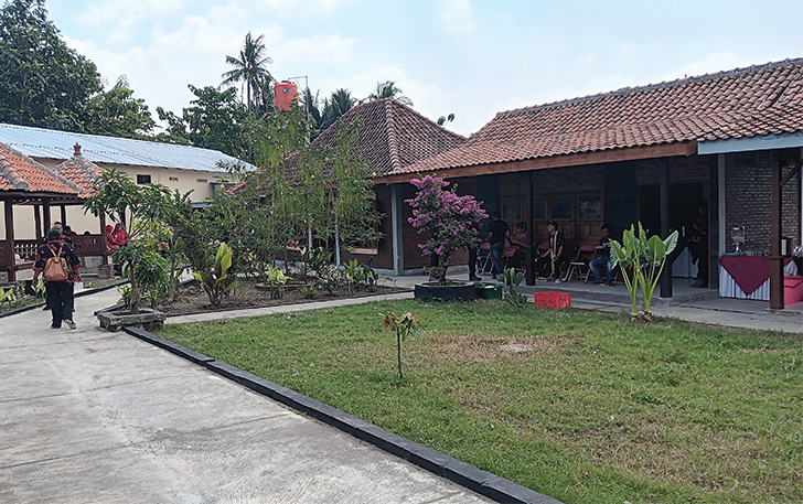 Taman Kuliner Griya Sari Buana di Desa Katekan, Kecamatan Gantiwarno.