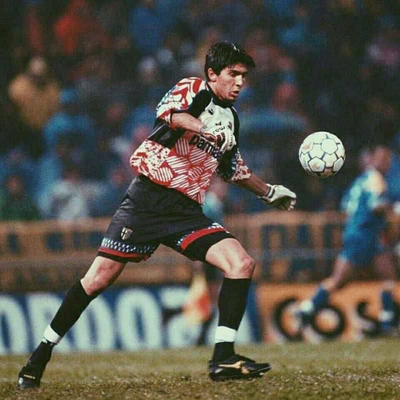 Debut Gianluigi Buffon di Parma pada 19 November 1995 saat melawan AC Milan.