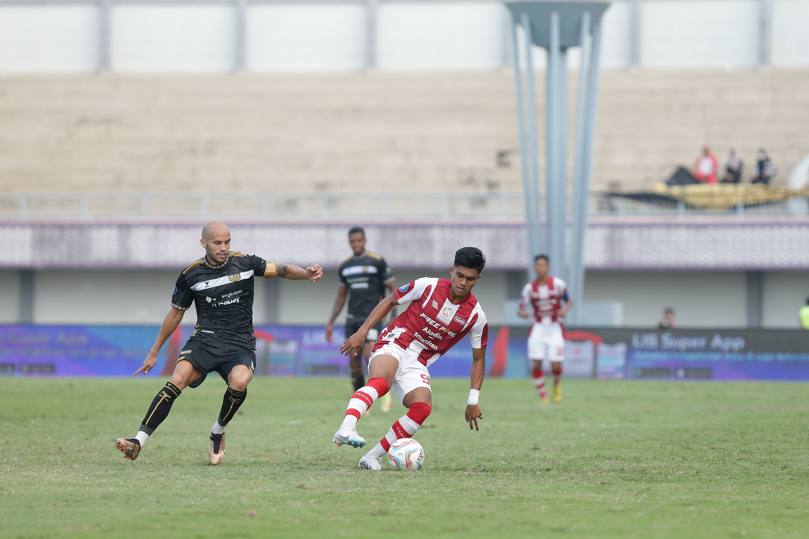 Striker Persis Solo Ramadhan Sananta (kanan) saat dimainkan melawan Dewa United di Indomilk Arena, Tangerang. (PERSIS SOLO OFFICIAL)