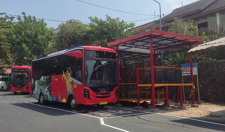 Armada Bus Trans Jateng di Terminal Angkot Wonogiri, Jumat (4/8/2023). (IWAN ADI LUHUNG/RADAR SOLO)