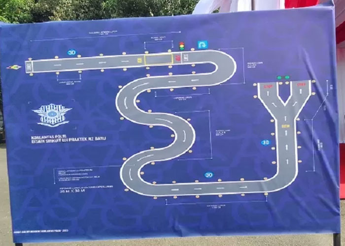 Layout lintasan S dalam sirkuit ujian praktik SIM sepeda motor yang baru.