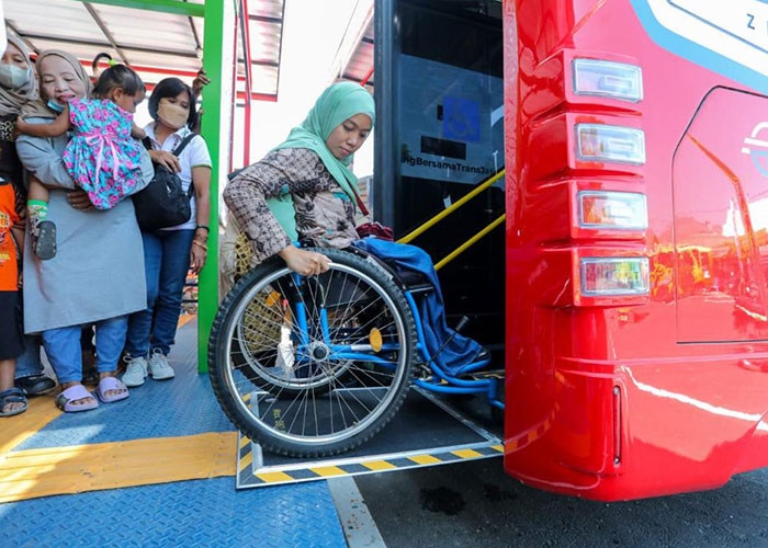 BRT Trans Jateng didesain khusus ramah difabel.