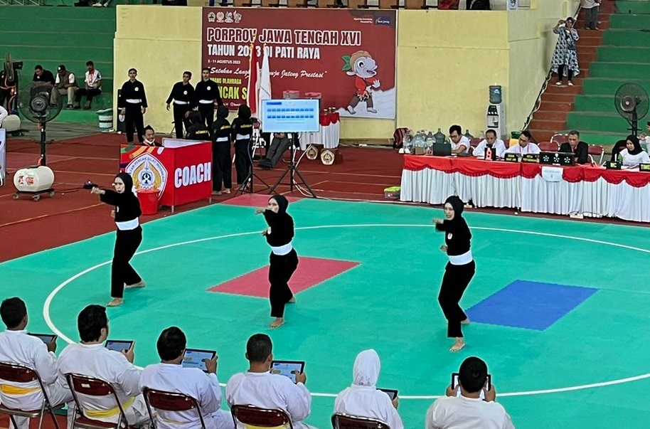 Atlet Kota Solo dari cabor pencak silat yang terjun di ajang Porprov Jateng 2023 di GOR Mbesi Rembang. (DOK. KONI SOLO)