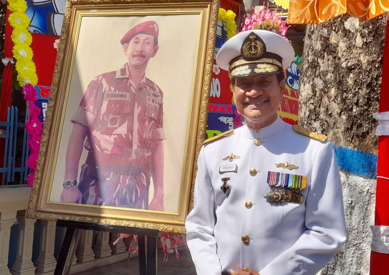 Laksamana Muda Purnawirawan Yoedoko bercerita tentang kiprah dan perjalanan hidup kakaknya  Mayjen TNI Purn Yudom, yang namanya kini digunakan untuk mengganti nama Jalan Slamet Riyadi.