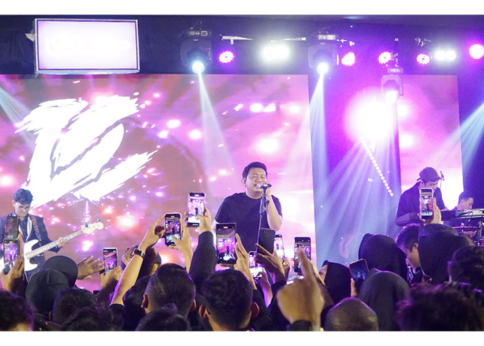 Penampilan Denny Caknan dalam event tahunan Lintas Data Prima bertajuk Spirit Java Fest, Kamis (10/8).