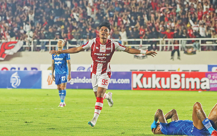 Ramadhan Sananta melakukan selebrasi usai menjebol gawang Persib Bandung, Selasa malam (8/8). Striker lokal andalan Persis Solo tidak akan tampil bersama klub karena dipanggil Timnas U-23.
