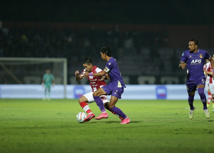 Laga Persik Kediri vs Persis Solo di Stadion Brawijaya, Sabtu (12/8) malam.