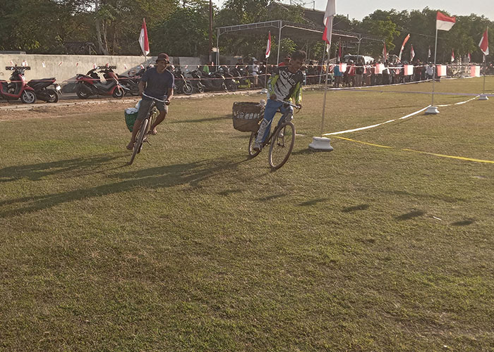 Balap sepeda bronjong yang digelar di lapangan sepak bola Desa Pranan, Kecamatan Polokarto, kemarin.