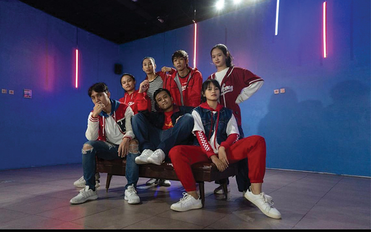 Ilustrasi K-Pop dancer. Musro gelar Dance Cover Competition yang berhadiah jutaan rupiah.