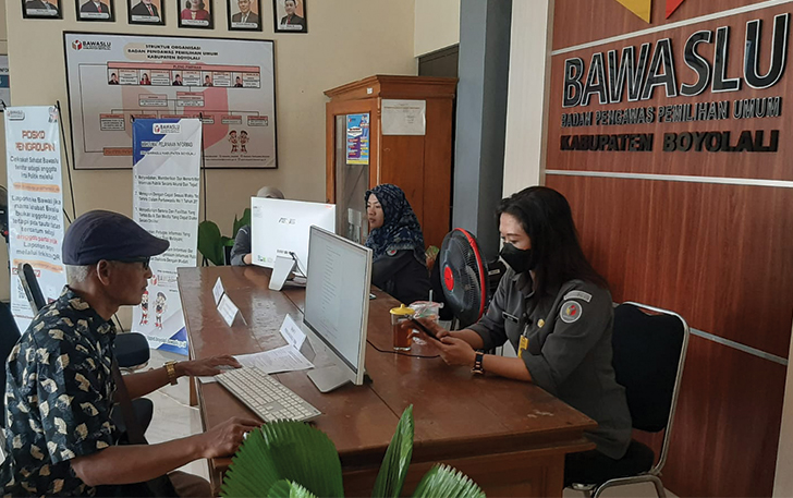 TETAP BERJALAN: Situasi di kantor Bawaslu Boyolali.