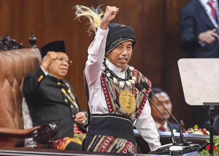 Presiden Jokowi saat menyampaikan pidato kenegaraan pada Sidang Tahunan MPR dan Sidang Bersama DPR-DPD Tahun 2023 di Gedung Nusantara, Kompleks Parlemen, Senayan, Jakarta, Rabu (16/8).