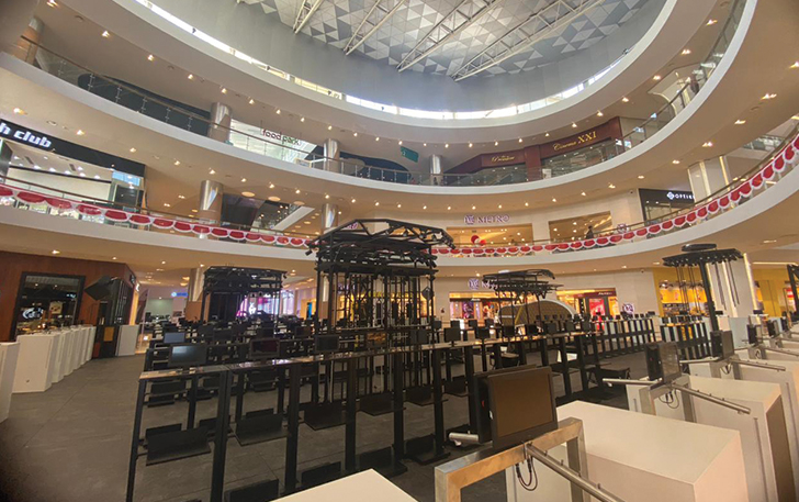 Persiapan pameran Aerostreet di Main Atrium, The Park Mall Solo dengan tema "Experience the Hype".