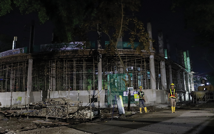 BELUM SELESAI: Kondisi revitalisasi Taman Balaikambang, 19 Mei lalu. Saat itu Menteri PUPR Basuki Hadimuljono memantau lokasi ini.