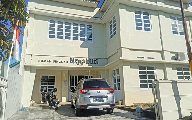 GRATIS: Rumah Singgah Nenek Uti di Jalan Pratanggapati VIII N0.14, Kecamatan Jebres, Kota Solo.