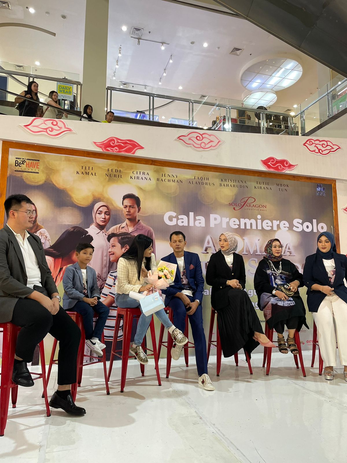 Gala Premiere dan Press Conference film Air Mata di Ujung Sajadah yang digelar di Cinema XXI Solo Paragon Mall, Surakata, Sabtu (19/8).