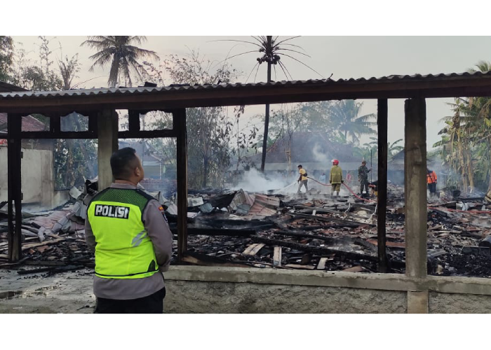 Kondisi rumah yang terbakar di Lingkungan Maguan RT 03 RW 04 Kelurahan/Kecamatan Giriwoyo Senin (21/8).