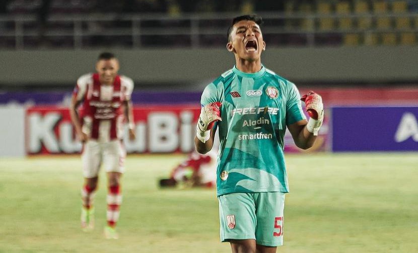 Ekspresi kiper muda Persis Solo Pancar Nur usai laga Liga 1 2023/2024.(PERSIS SOLO OFFICIAL)