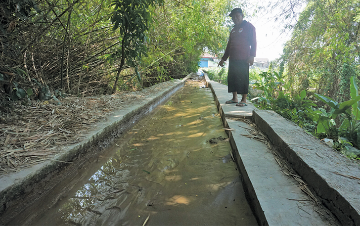 SEDIMENTASI: Kondisi sedimentasi di Sungai Jolontoro di Desa Bakung, Kecamatan Jogonalan diduga limbah dari aktivitas cuci pasir, kemarin.