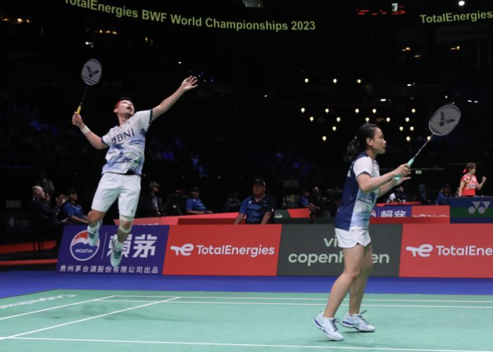 Ganda campuran Indonesia Rinov Rivaldy/Pitha Haningtyas Mentari saat berlaga di babak 32 besar BWF World Championship 2023 di Denmark, Rabu (23/8).