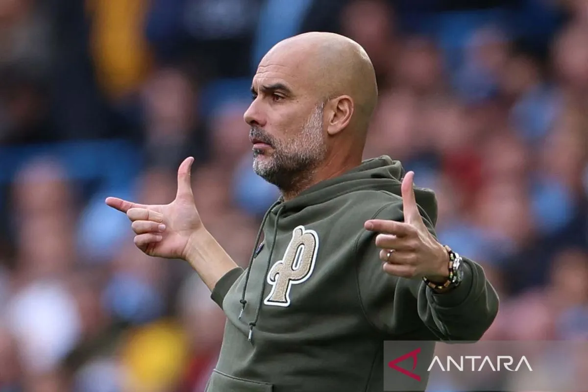 Pelatih Manchester City Pep Guardiola bereaksi pada laga Liga Inggris melawan Brighton & Hove Albion di Etihad Stadium, Manchester, Inggris (22/10/2022).