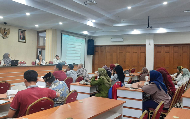 ONLINE: Uji coba layanan pengajuan izin pendirian sekolah baru di kantor Disdik Kota Surakarta, Selasa (22/8).