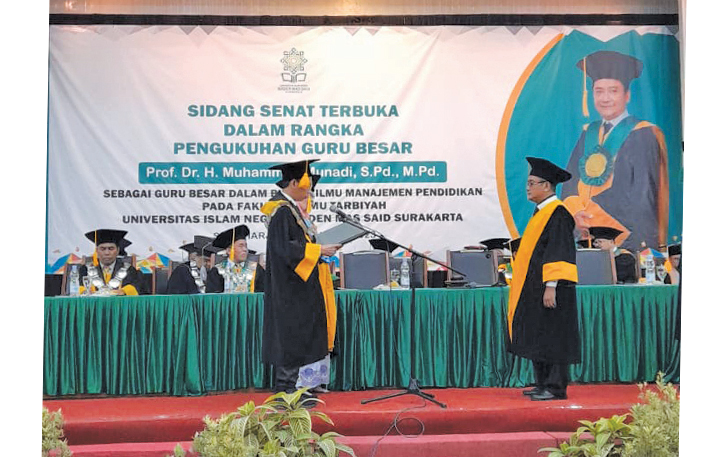 UIN Raden Mas Said Surakarta mengukuhkan guru besar Bidang Ilmu Manajemen Pendidikan, Fakultas Ilmu Tarbiyah Muhammad Munadi di kampus setempat, kemarin.