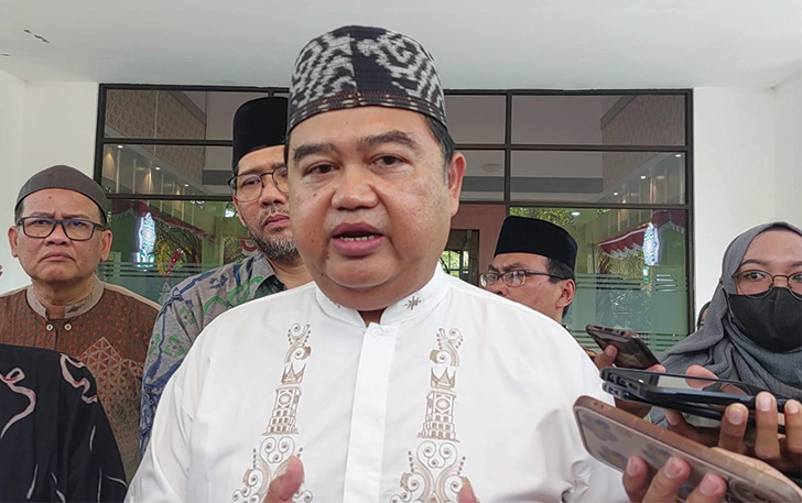 Dekan Fakultas Ekonomi dan Bisnis Islam (FEBI) UIN Raden Mas Said Rahmawan Arifin memberikan keterangan kepada media.