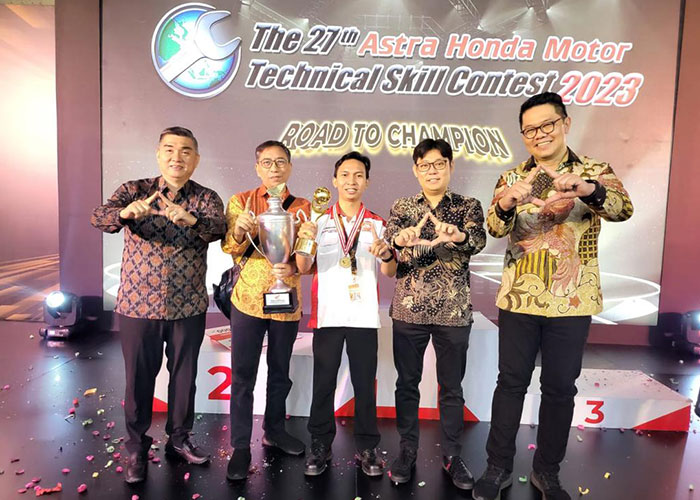 Farid Haryono dari Astra Motor Jateng meraih juara pertama kategori service advisor&nbsp;Astra Honda Motor Technical Skill Contest (AHM TSC).
