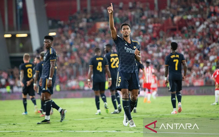 Jude Bellingham berselebrasi ketika mencetak gol melawan UD Almeria di Stadion Power Horse pada laga kedua LALIGA EA SPORTS, Minggu (20/8/2023) WIB.