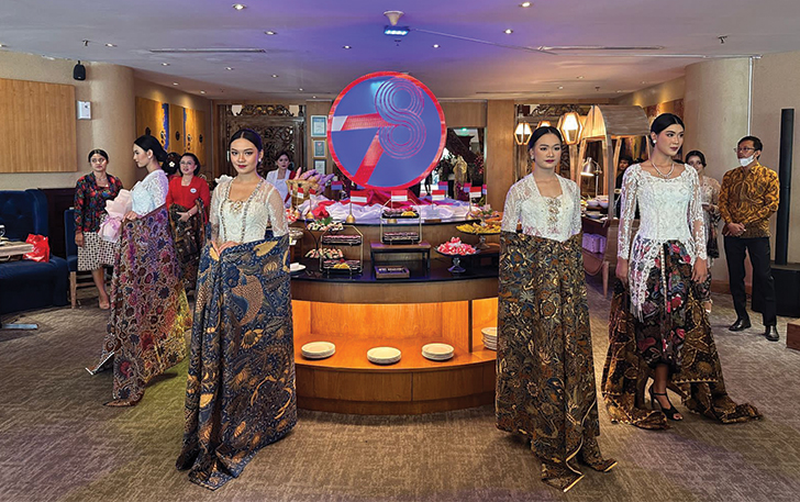 Fashion and Luncheon yang digelar The Sunan Hotel di Narendra Restaurant, Selasa (29/8).