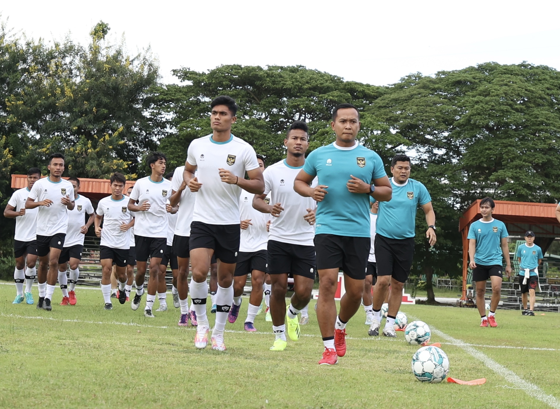 Pelatih Fisik Persis Youth Sofie Imam Faizal saat melatih fisik pemain Timnas Indonesia U-23 yang terjun di ajang Piala AFF U-23 di Thailand, belum lama ini. (SOFIE IMAM FAIZAL FOR RADAR SOLO)