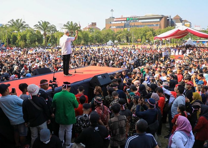 Gubernur Jateng Ganjar Pranowo saat hadiri acara Jambore Kebangsaan Kawal Pemilu Damai 2024 di Lapangan Pancasila Simpang Lima Semarang, Minggu (3/9).