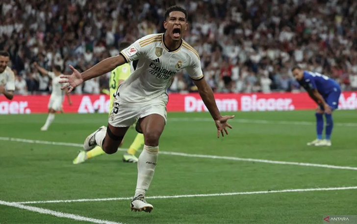 Gelandnag Real Madrid Jude Bellingham merayakan gol yang dicetaknya ke gawang Getafe, pada pertandingan Liga Inggris yang dimainkan di Stadion Santiago Bernabeu, Madrid, Sabtu (2/9/2023).